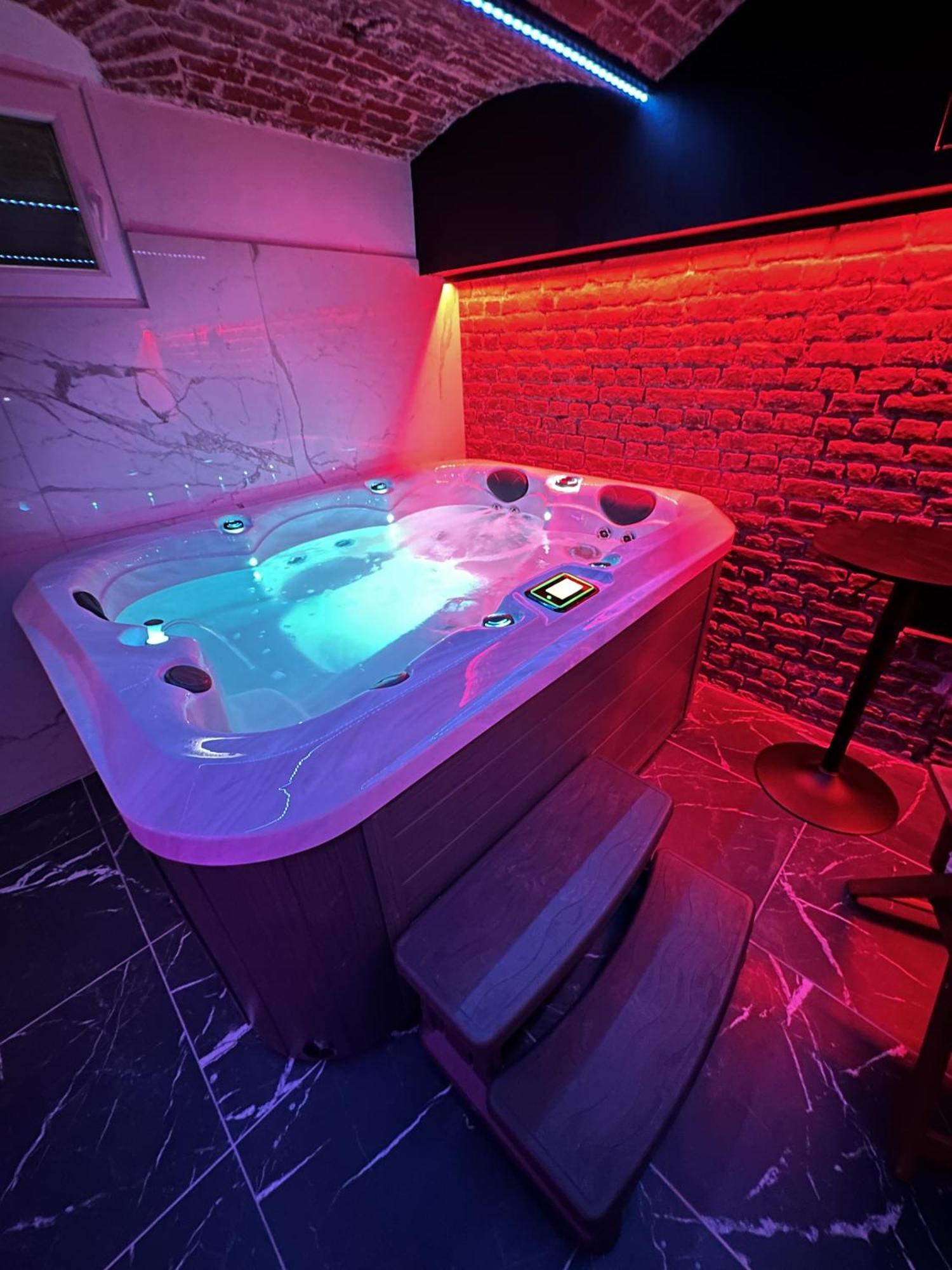 Le Bijou - Appartement, Sauna Et Jacuzzi - Лил Екстериор снимка