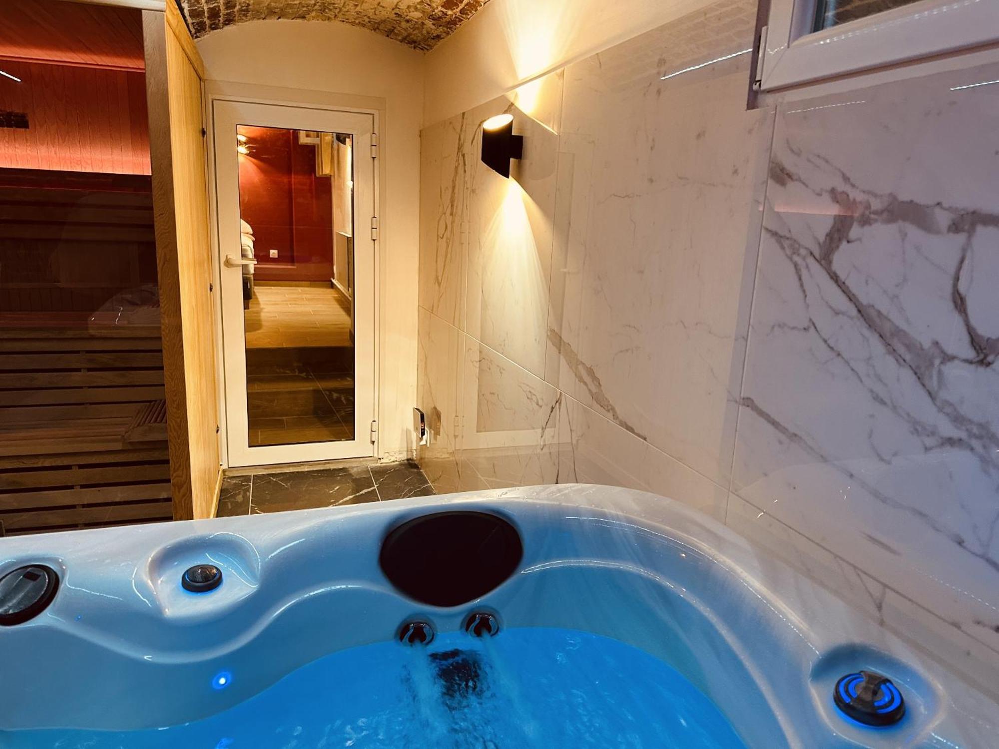 Le Bijou - Appartement, Sauna Et Jacuzzi - Лил Екстериор снимка
